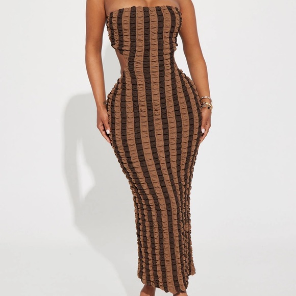 Brand new cut out dress, very stretchy with tags - Picture 3 of 4